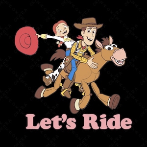 Puede incluir: Ilustraci&oacute;n de dibujos animados con Woody y Jessie de Toy Story montando a caballo. Jessie sostiene un sombrero rojo, y el texto "Let's Ride" se muestra en rosa debajo de los personajes sobre un fondo negro.