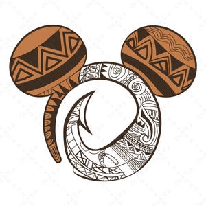 Puede incluir: Un diseño estilizado de la cabeza de Mickey Mouse con orejas marrones con patrones geométricos. La cabeza es blanca con intrincadas ilustraciones negras de estilo tribal. El diseño está sobre un fondo blanco.