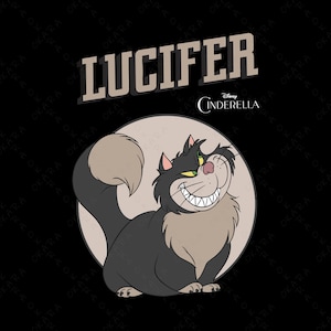 Puede incluir: Ilustraci&oacute;n de Lucifer, el gato de Cenicienta de Disney, con una sonrisa maliciosa. El gato es negro y gris, sobre un c&iacute;rculo marr&oacute;n claro sobre un fondo negro. La palabra "LUCIFER" est&aacute; encima del gato.