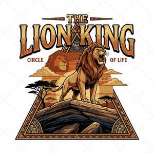 Może przedstawiać: Graficzna ilustracja przedstawiająca ryczącego lwa na formacji skalnej, z napisem "THE LION KING" w pomarańczowej i brązowej czcionce. Fraza "CIRCLE OF LIFE" jest również zawarta. Projekt zawiera elementy afrykańskiej sawanny.