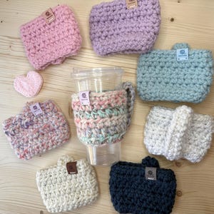 reusable cup sleeves crochet iced coffee sleeves in a variety of colors including pink, purple, blue, multi color
perfect coffee accessory gift ideas for coffee lovers, teachers, students, etc.