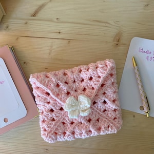 Crochet Kindle Sleeve Paperwhite Pink Kindle Cover with Bow for 11th Gen or Paperwhite Cute Kindle Accessory Gift For Kindle Reader