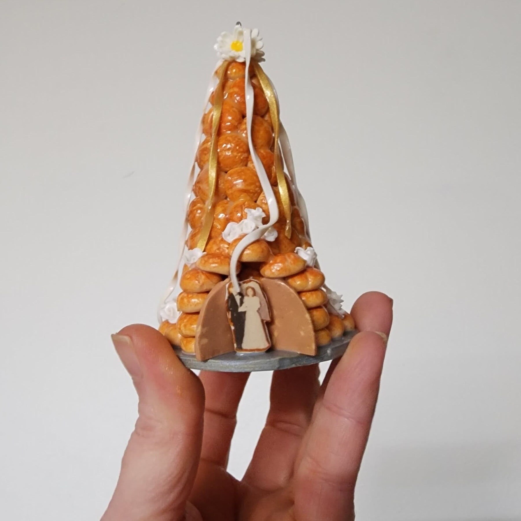 Wedding Donuts Board Mini Replica Ornament - Replica - Wedding Gift - First Anniversary - Newlyweds Gift - Clay Ornament Shop l croquembouch - Thumbnail 3