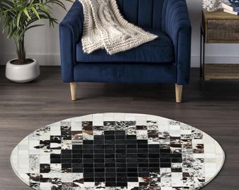 Handmade Cowhide Patchwork Rug – Round Black, White, and Brown Leather Carpet