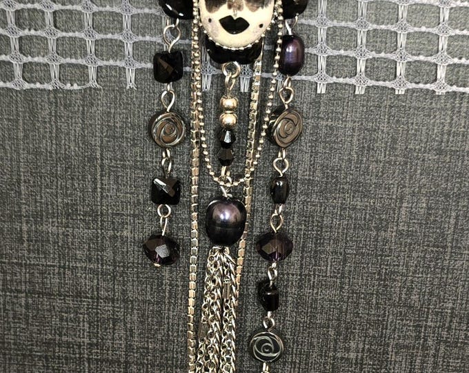 Gothic Skull Mask Dangle Brooch, Black Pearl Hematite Crystal Pin, Stainless Steel Chain Art, Alternative Fashion Jewelry