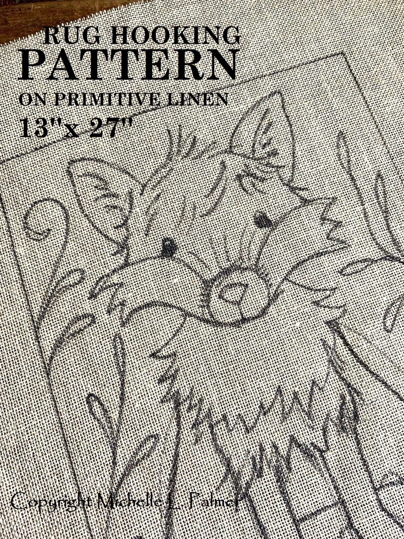 Pu&ograve; includere: Uno schema di uncinetto per tappeti in bianco e nero di una volpe su uno sfondo di lino beige. Lo schema misura 13 pollici per 27 pollici. Il testo "RUG HOOKING PATTERN ON PRIMITIVE LINEN 13" X 27"  Copyright Michelle L Palmer" &egrave; visibile nell'immagine.