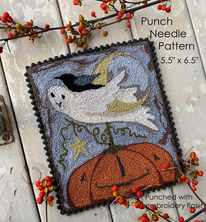 Digital nedladdning av punch needle i jpeg- och pdf-format. Broderigarnsmodell av Michelle Palmer, halvmåne, resenär, Halloween, kråka, pumpa. bild 1
