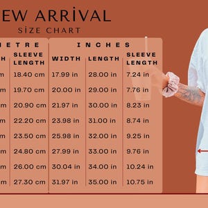 Pu&ograve; includere: T-shirt bianca con tabella taglie che mostra le misure in pollici e centimetri. La tabella include larghezza, lunghezza e lunghezza manica per le taglie dalla S alla 5XL. Il testo "NEW ARRIVAL" &egrave; in alto.