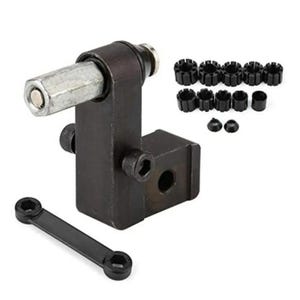 Peut inclure: Un porte-outil en métal noir avec un axe hexagonal argenté, une clé plate noire, ainsi qu'une série de petites pinces cylindriques noires et deux petits composants coniques noirs disposés en rangées à côté du corps principal.