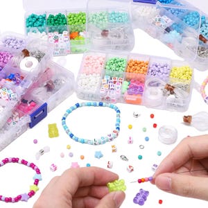 866 Stück Glasperlen, verschiedene Farben, verschiedene Stile, kleine Bär Freundschaft Brief Armband Herstellung Zubehör, Modeschmuck Crafting Kit