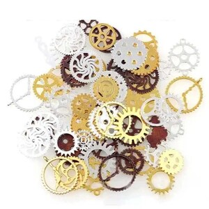 Berlockblandning, 50g förpackning, blandade steampunk-kugghjul i metall, kugghjul i slumpmässig färg och storlek, hjul och hänge, armbandstillbehör, gör-det-själv-smyckestillverkning