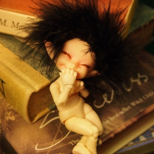 The Mischievous Fae Sprite of the Night Raven Realpuki Feather Headband Wig Size 3 Tiny BJD