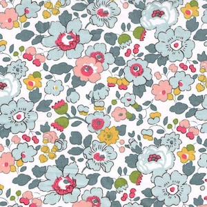 Peut inclure: Un tissu blanc avec un motif répétitif de fleurs bleues, roses et jaunes. Les fleurs sont stylisées et ont un aspect vintage.