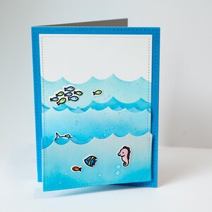 Cartão de aniversário sob o mar