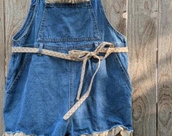 Simple patchwork ruffles on jean overall shorts