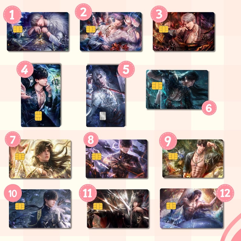 Pu&ograve; includere: Una collezione di dodici adesivi rettangolari per carte di credito con diverse illustrazioni di personaggi maschili in stile anime. Ogni carta mostra una scena fantasy unica con colori vivaci, dettagli intricati e un ritaglio per chip dorato.