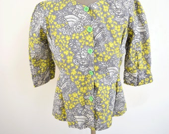Vintage Yellow Gray 40s Half Sleeve Blouse with Green Buttons XS // 1940s puff sleeve top 30s floral print bouquet shirt