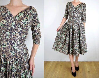 Vintage Novelty Print XS 1950s Dress // 50s extra small party dress mid century cotton // metal zipper deep v