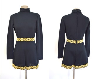 Vintage Mod Wool Mini Jumpsuit XS/S 1960s oro negro cuello de tortuga pantalones cortos // 60s 70s mini vestido WOW jumper romper