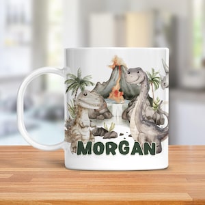 Personalized Dinosaur Kids Mug - Custom Name Gift with Cute Dino Scene - Fun and Durable Coffee Cup for Kids&#39; Birthdays or Holidays