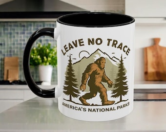 Leave No Trace Bigfoot-mok: keramische koffiemok met gekleurd handvat