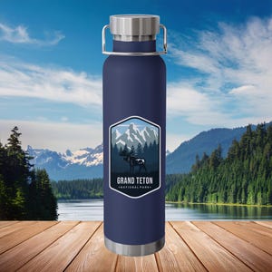 Grand Teton farbige Wasserflasche, 22 Unzen Edelstahlkolben, BPA-freies Reise-Trinkgeschirr, isolierte Outdoor-Flasche, Nationalpark-Geschenk