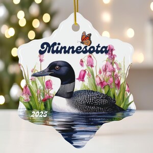 Minnesota State Vogel Ornament | Keramik Schneeflocke Weihnachtsbaum Dekoration | Seetaucher mit Blumen 2025 Geschenk