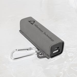 Batería externa personalizada, cargador de teléfono de 2200 mAh, grabado en cuero, accesorios de viaje personalizados, regalo para el Día de la Madre / Mejor Vandam Leather
