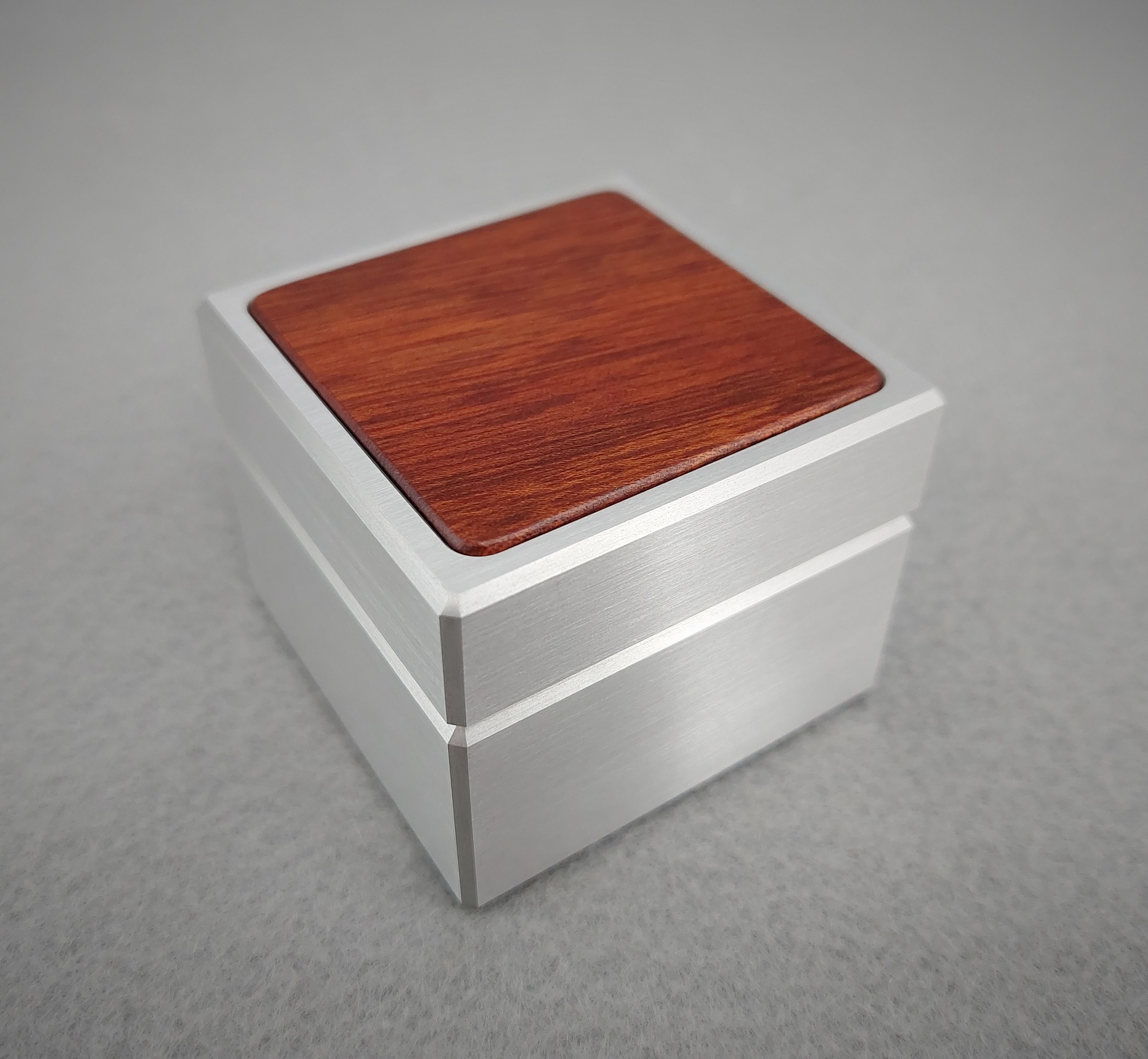 Metal ring box deals