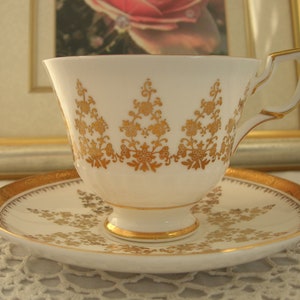 ROYAL  TUSCAN English bone-china teacup and saucer set - Pattern 92857