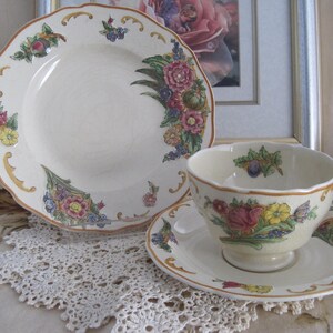 ROYAL DOULTON Fine Bone China Teacup, Saucer & Plate (trio) - Floretta D4782