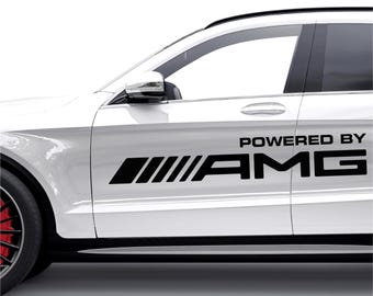 Set da 4 pezzi di adesivi grafici in vinile Powered by AMG | Adesivo sportivo per auto, SUV e camion con stemma Mercedes AMG su entrambi i lati | Decalcomanie per sport motoristici