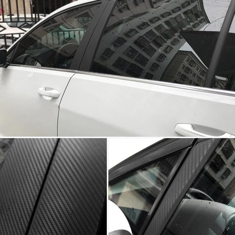 Puede incluir: Un coche blanco con molduras de fibra de carbono negra en el marco de la puerta y los pilares de las ventanas. La fibra de carbono tiene un patr&oacute;n tejido. Las ventanas reflejan un edificio.