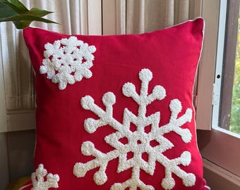 Funda de almohada bordada con copos de nieve: decoración navideña roja (45,7 x 45,7 x 50,8 cm)