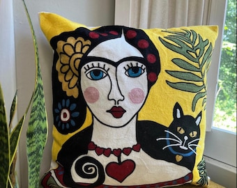 Funda de almohada bordada de Frida: Retrato abstracto con detalles de gato negro