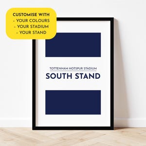 Personalisierter Fußball Kunstdruck – Deine Farben, Dein Stadion, Deine Tribüne – Hochformat / A4 // A3