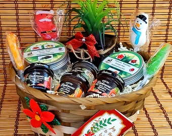 Herbal tea box with honey, strawberry jam and lollipops. Christmas hostess gift.