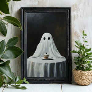 Niedlicher Geist Essen einen Cupcake, Halloween-Dekor, gruselige Kunst Poster, Dark Academia, Haunting Ghost Printable