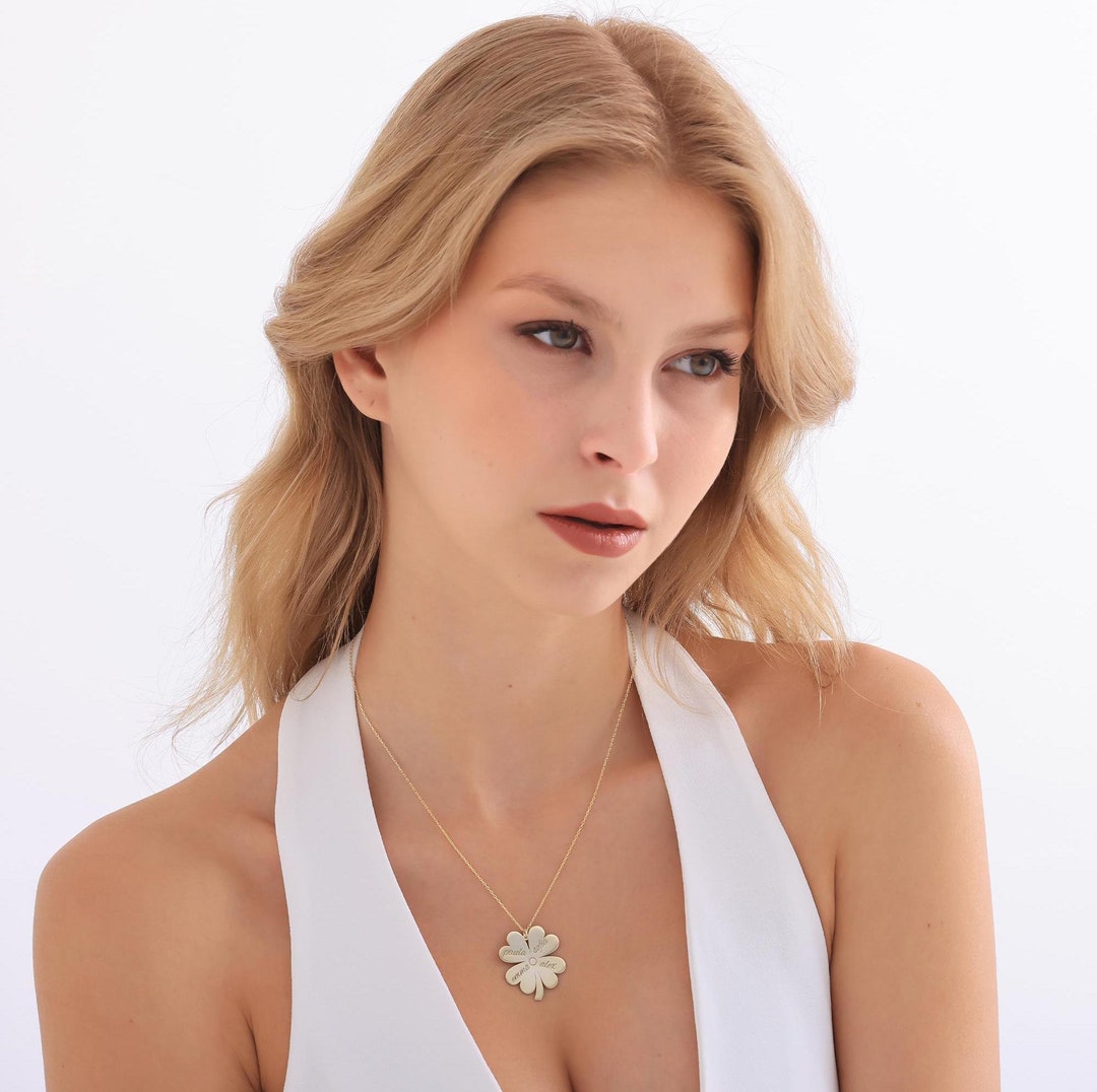 GOLD NECKLACE W/LARGE IVORY CLOVER main image 0