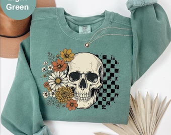Sudadera Comfort Colors® Boho Vintage Skull, sudadera con cuello redondo para Halloween, linda y espeluznante.