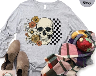 Camiseta de manga larga estilo boho vintage con calavera de Bella Canvas, linda camiseta de manga larga espeluznante para Halloween.