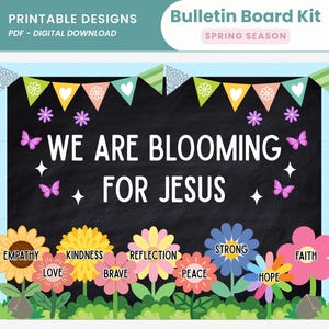 Könnte beinhalten: Druckbares Pinnwand-Kit mit dem Text "WE ARE BLOOMING FOR JESUS". Das Design umfasst bunte Blumen, Schmetterlinge und Bannerfahnen. Die Wörter "Empathie, Liebe, Freundlichkeit, Mut, Reflexion, Frieden, Stärke, Hoffnung und Glaube" sind ebenfalls enthalten.