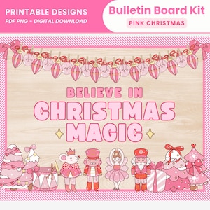 Può includere: Kit bacheca natalizia rosa con la scritta "Believe in Christmas Magic". Il design include ornamenti rosa, un bordo e illustrazioni di personaggi e alberi di Natale. Sono visibili anche le parole "Printable Designs" e "PDF PNG - Digital Download".