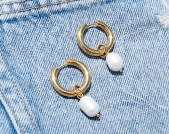 Fresh water pearl gold huggie hoop, handmade earring, 18k gold plated stainless steel