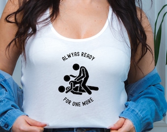 Camiseta sin mangas para swingers. Siempre lista para uno más. Camiseta sexy para tríos, estilo de vida swinger, ropa de esposa caliente.