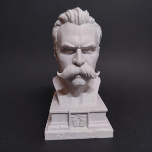 Byst av Friedrich Nietzsche – 3D-utskriven filosofskulptur i konstmarmor (Dark Academia Decor)