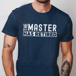 Maglietta "The Master Has Retired", regalo divertente per il pensionamento per uomo, fantastiche magliette per il pensionamento, maglietta per il pensionamento per papà, regali per lui, in pensione 2025