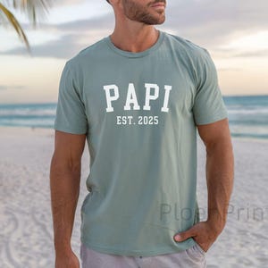 Koszulka Comfort Colors Papi, spersonalizowana koszulka Papi, koszulka na dzień ojca, modna koszulka Papi Est 2025, nowy prezent Papi, spersonalizowana męska koszulka Comfort Colors