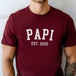 Niestandardowa koszulka Papi, niestandardowa koszulka Bella Canvas Papi, koszulka Papi Est 2025, prezent na dzień ojca, prezent urodzinowy dla dziadka Papi, PERSONALIZUJ rok