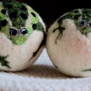 Leopard Frog Felted Wool Dryer Ball: Natural Laundry, Pond Decor